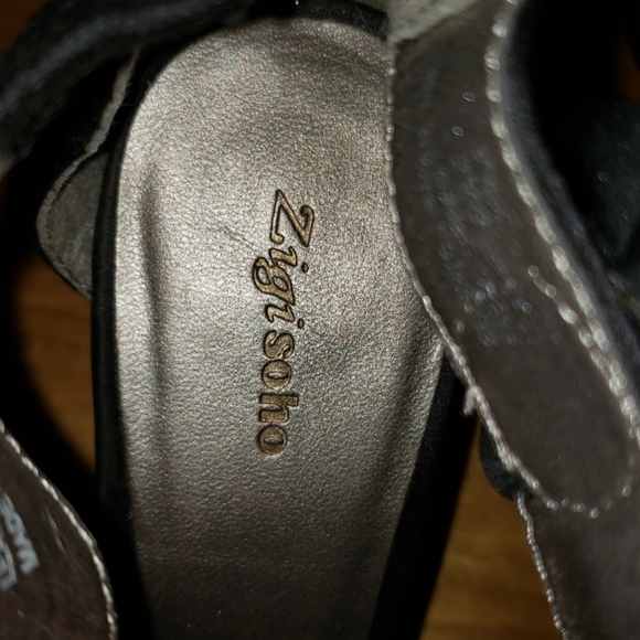 *Beautiful Zigi Soho Rhinestone Ruffle & Rhinestones See Description - Picture 8 of 8